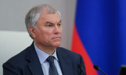 Вячеслав Володин анонсировал новые правила для электросамокатов и СИМ в России vyacheslav volodin anonsiroval novye pravila dlya elektrosamokatov i sim v rossii-ul-rks-ru-174211149400-0