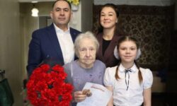 Юные жители Екатеринбурга передали ветеранам 2500 писем в честь Великой Отечественной войны yunye zhiteli ekaterinburga peredali veteranam 2500 pisem v chest velikoj otechestvennoj vojny-ul-rks-ru-174253553300-0