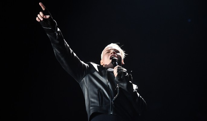 Зачем SHAMAN снял в клипе свою семью