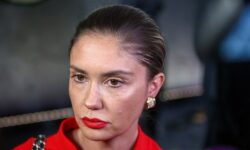 Агата Муцениеце и Тимофей Прилучный провели теплую встречу в театре-кабаре agata muczeniecze i timofej priluchnyj proveli tepluyu vstrechu v teatrekabare-ul-rks-ru-174550744200-0