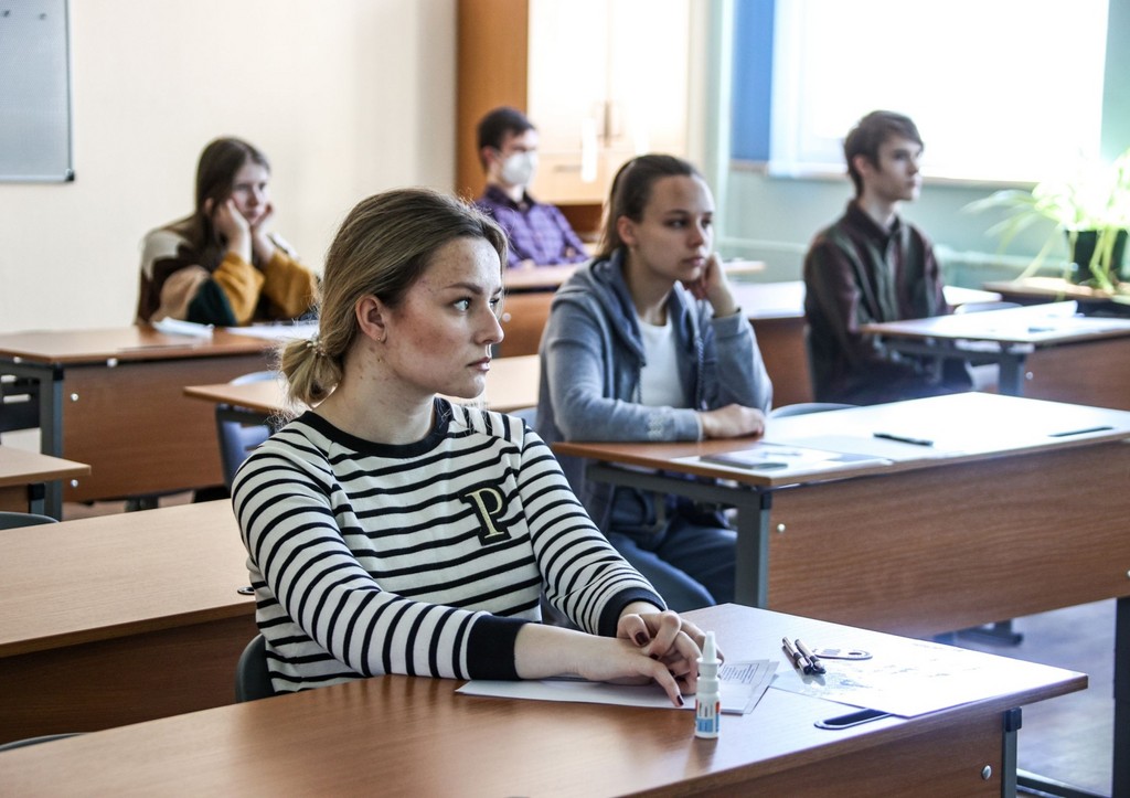 Заслуженный учитель ответил, поможет ли родительский контроль детям на ЕГЭ