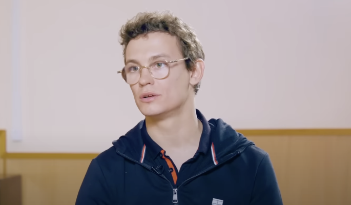 Режиссер раскрыл ключ успеха Никиты Кологривого и сравнил его с Юрой Борисовым