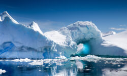 Антарктика и глобальное потепление - инновации для спасения планеты ABeautifulIcebergInPleneauBayPortCharcotAntarctica