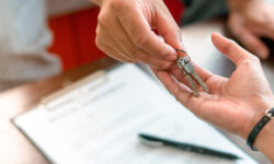 Антон Орлов считает, что регистрация аренды через МФЦ защитит граждан и Госдуму anton orlov schitaet chto registracziya arendy cherez mfcz zashhitit grazhdan i gosdumu-ul-rks-ru-174539243700-0