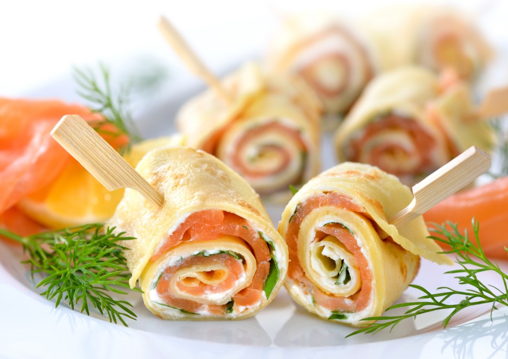 Гости клянчат рецепт: вкусный ролл с горбушей и яйцом за 15 минут!