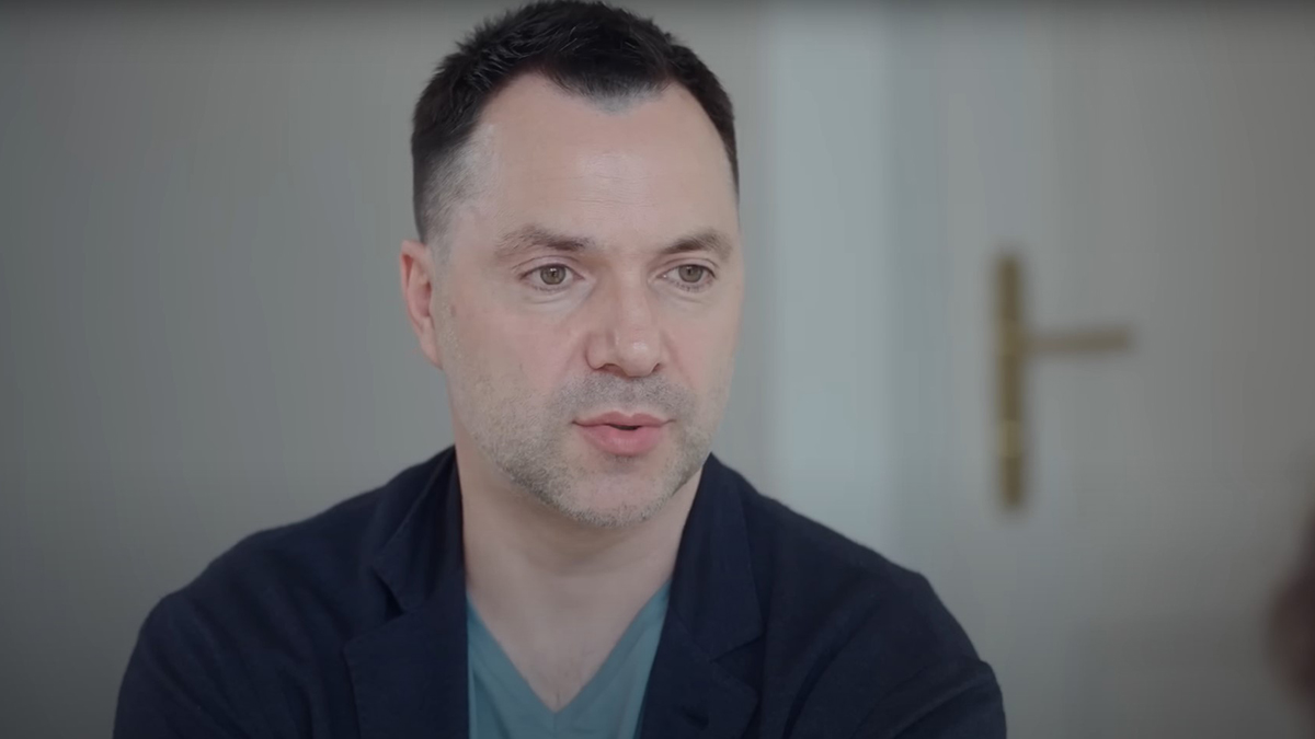 Арестович* предложил договориться с Путиным о «финляндизации» Украины