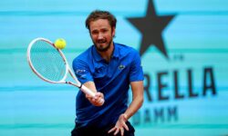 Даниил Медведев уверенно пробился в четвертьфинал Мастерса в Мадриде daniil medvedev uverenno probilsya v chetvertfinal mastersa v madride-ul-rks-ru-174595336200-0