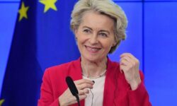 Дональд Трамп расколол Евросоюз, став угрозой для Урсулы фон дер Ляйен donald tramp raskolol evrosoyuz stav ugrozoj dlya ursuly fon der lyajen-ul-rks-ru-174570812400-0