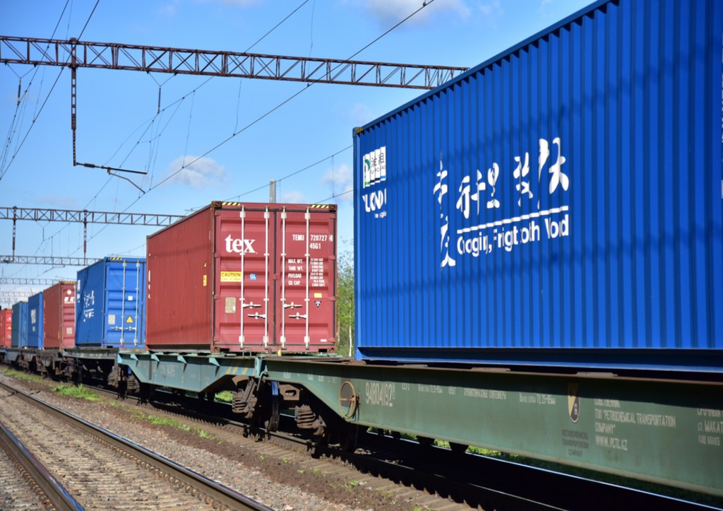 «Пинг-понг пошлинами»: раскрыты последствия торговой войны США и Китая