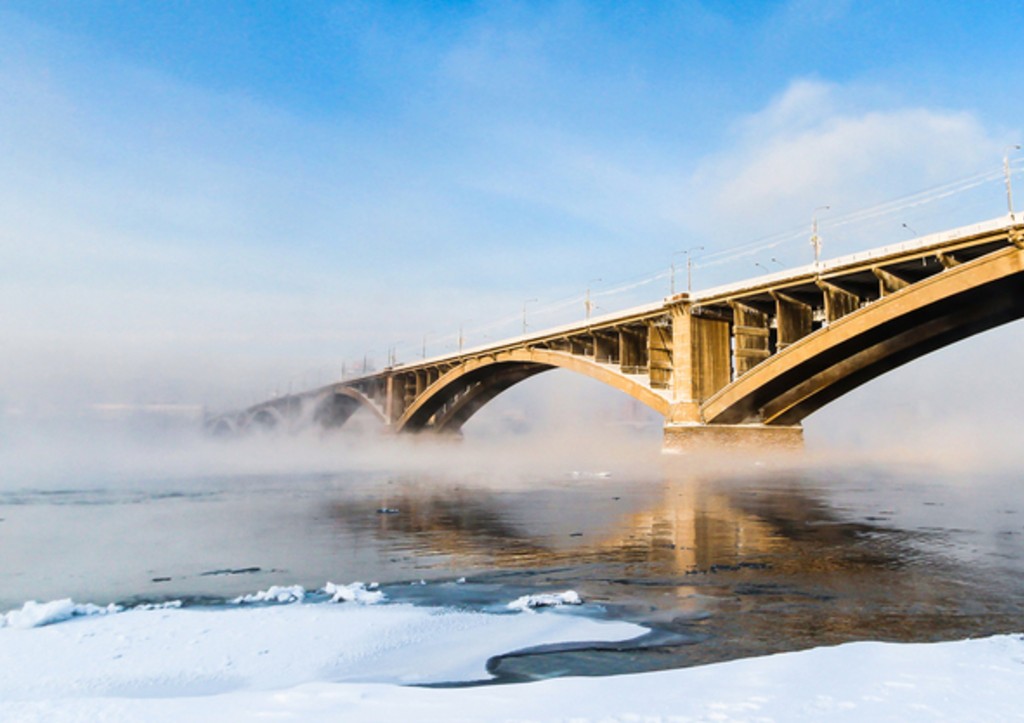Матрос из Челябинска вытащил из реки спрыгнувшего с моста мужчину