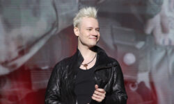 SHAMAN и Зеленский - Санкции как повод для радости артиста i zelenskij sankczii kak povod dlya radosti artista-ul-rks-ru-174502689700-0