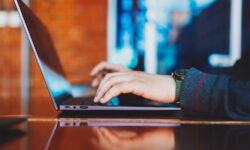 Лучшие OLED-ноутбуки 2024 с яркими дисплеями и мощными процессорами Intel luchshie noutbuki 2024 s yarkimi displeyami i moshhnymi proczessorami -ul-rks-ru-174384510300-0