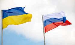 Минобороны РФ сообщило о срочном обмене пленными с Украиной - 246 военных возвращены UkrainianAndRussianFlag