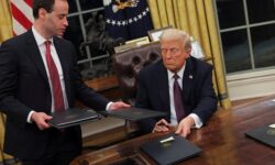 Новая инициатива Дональда Трампа поддержит американских автопроизводителей Ford и General Motors novaya inicziativa donalda trampa podderzhit amerikanskih avtoproizvoditelej i -ul-rks-ru-174362363100-0