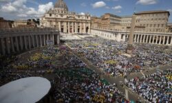 Папа Франциск и Дзуппи участвуют в выборах Ватикана 7 мая papa franczisk i dzuppi uchastvuyut v vyborah vatikana 7 maya-ul-rks-ru-174584187500-0