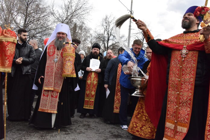 Пасхальное единство – Денис Паслер и Митрополит Евгений в Свято-Троицком соборе-0