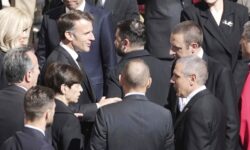 Переговоры Макрона и Зеленского в Риме привел к несостоявшейся встрече с Трампом peregovory makrona i zelenskogo v rime privel k nesostoyavshejsya vstreche s trampom-ul-rks-ru-174568618900-0