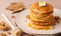 Пышные оладьи на сметане с яблоками - идеальный завтрак за 15 минут pyshnye oladi na smetane s yablokami idealnyj zavtrak za 15 minut-ul-rks-ru-174469836800-0