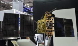 Роскосмос и ГЛОНАСС представляют 240 спутников для навигационной революции roskosmos i glonass predstavlyayut 240 sputnikov dlya navigaczionnoj revolyuczii-ul-rks-ru-174534288500-0