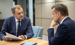 sergej aksenov i mihail razvozhaev obsudili strategiyu minpromtorga rossii dlya regionov poluostrova-ul-rks-ru-174375483700-0