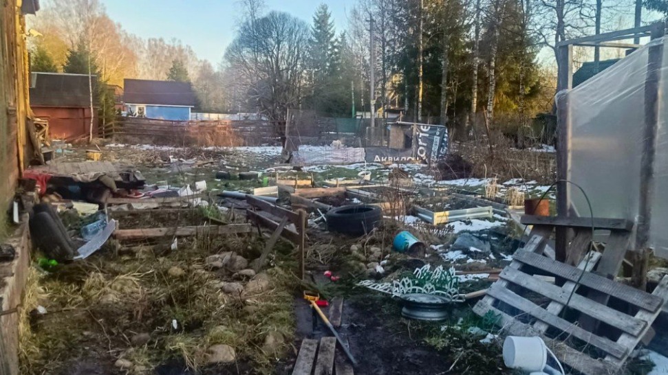 Жительница Ленобласти отселила троих детей в баню за провинность