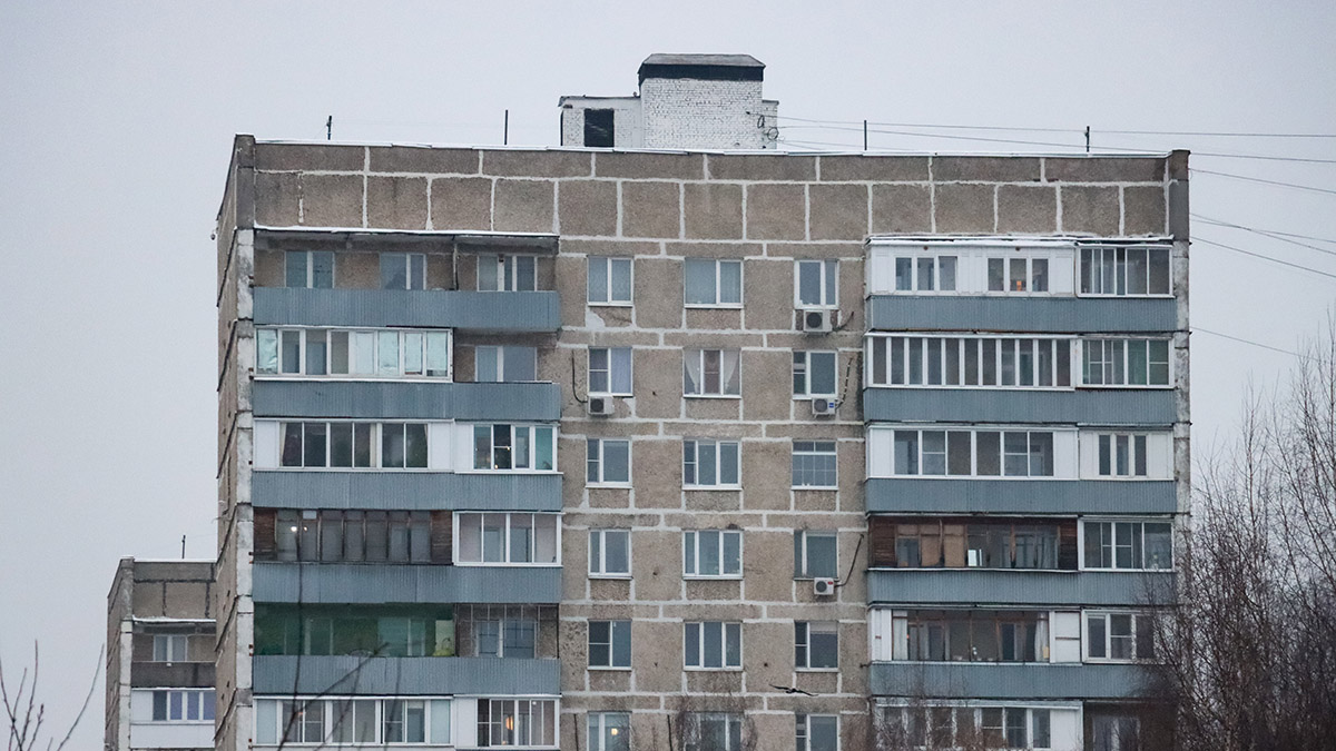 Петербуржец спас ребенка, который повис на 12-м этаже жилого дома