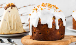 Священники РПЦ Макарий (Маркиш) и Николай Савченко о духовной радости Пасхи TraditionalUkrainianEasterCakeWithMarshmallowGlazeCottageCheesePaskha