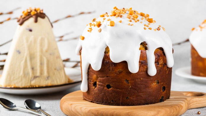 TraditionalUkrainianEasterCakeWithMarshmallowGlazeCottageCheesePaskha