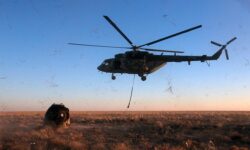 Триумфальное возвращение «Союза МС-26» с Овчининым, Вагнером и Петтитом с МКС triumfalnoe vozvrashhenie soyuza ms26 s ovchininym vagnerom i pettitom s mks-ul-rks-ru-174513412600-0