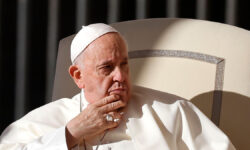 Ватикан сообщил о месте погребения папы Франциска и церемонии в Риме PopeFrancisAttendsHisWeeklyGeneralAudienceInStPeterхs