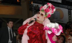 Верка Сердючка против системы - Андрей Данилко инсценировал побег из Украины verka serdyuchka protiv sistemy andrej danilko insczeniroval pobeg iz ukrainy-ul-rks-ru-174480986700-0