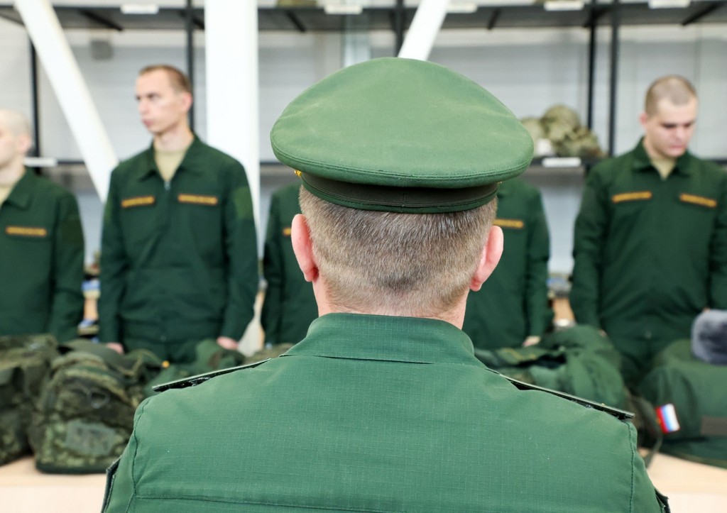 Сразу две категории граждан освободили от призыва в армию