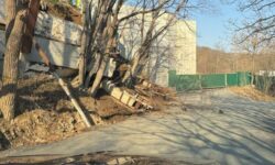 Владивосток усиливает безопасность, контролируя подпорную стену на улице Лесная vladivostok usilivaet bezopasnost kontroliruya podpornuyu stenu na ulicze lesnaya-ul-rks-ru-174539986500-0