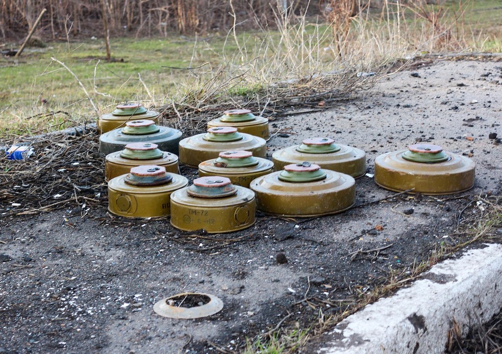 Стало известно, сколько мин ВСУ остается на курской земле