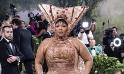 Звезды Met Gala 2024 Шакира Эшли Грэм и другие гости яркого мероприятия Screenshot