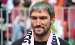 Александр Овечкин в Москве установил рекорд Гретцки, получив поздравления от Путина и Боузер aleksandr ovechkin v moskve ustanovil rekord gretczki poluchiv pozdravleniya ot putina i bouzer-ul-rks-ru-174809059700-0