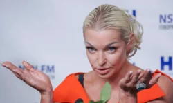 Анастасия Волочкова говорит о свадьбе дочери Адрианы и поддержке семьи anastasiya volochkova govorit o svadbe docheri adriany i podderzhke semi-ul-rks-ru-174844561000-0