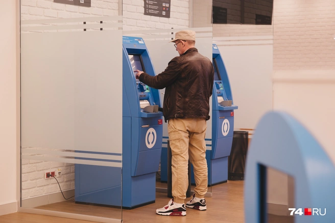 Многие держатели кредитных карт не приносят банкам прибыль | Источник: Дарья Пона / 74.RU