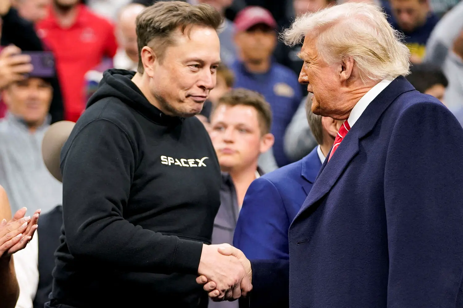 Дональд Трамп с оптимизмом комментирует роль Илона Маска в Белом доме США-0