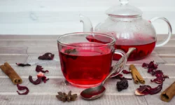 Елена Соломатина рассказывает о полезных качествах чая каркаде elena solomatina rasskazyvaet o poleznyh kachestvah chaya karkade-ul-rks-ru-174782750900-0