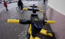 ГИБДД и Администрация Екатеринбурга рассматривают ДТП с Hyundai Solaris и самокатами Whoosh gibdd i administracziya ekaterinburga rassmatrivayut dtp s i samokatami -ul-rks-ru-174765874800-0