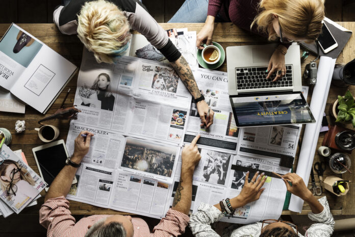 компания изучает новости