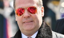 Медведев и Зеленский – о судьбоносных рисках европейских лидеров в Киеве medvedev i zelenskij o sudbonosnyh riskah evropejskih liderov v kieve-ul-rks-ru-174687546600-0