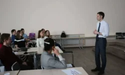 Президентская программа в Свердловской области открывает новые горизонты, считает Вячеслав Ярин prezidentskaya programma v sverdlovskoj oblasti otkryvaet novye gorizonty schitaet vyacheslav yarin-ul-rks-ru-174852790100-0