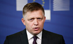 Роберт Фицо назвал свою поездку в Москву исторической для Словакии SlovakPrimeMinisterRobertFicoAndEuCommissionPresidentJean-claude
