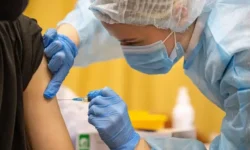 Роспотребнадзор и ВОЗ отметили стабильную ситуацию с штаммом NB.1.8.1 rospotrebnadzor i voz otmetili stabilnuyu situacziyu s shtammom 181-ul-rks-ru-174846346100-0