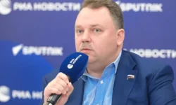 artem kiryanov na pmef2025 predveshhaet rost vvp vopreki stagflyaczionnym opaseniyam-ul-rks-ru-0