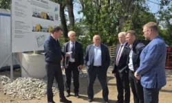 Григорий Сурганов и Вячеслав Погудин обсуждают развитие Нижнего Тагила grigorij surganov i vyacheslav pogudin obsuzhdayut razvitie nizhnego tagila-ul-rks-ru-0