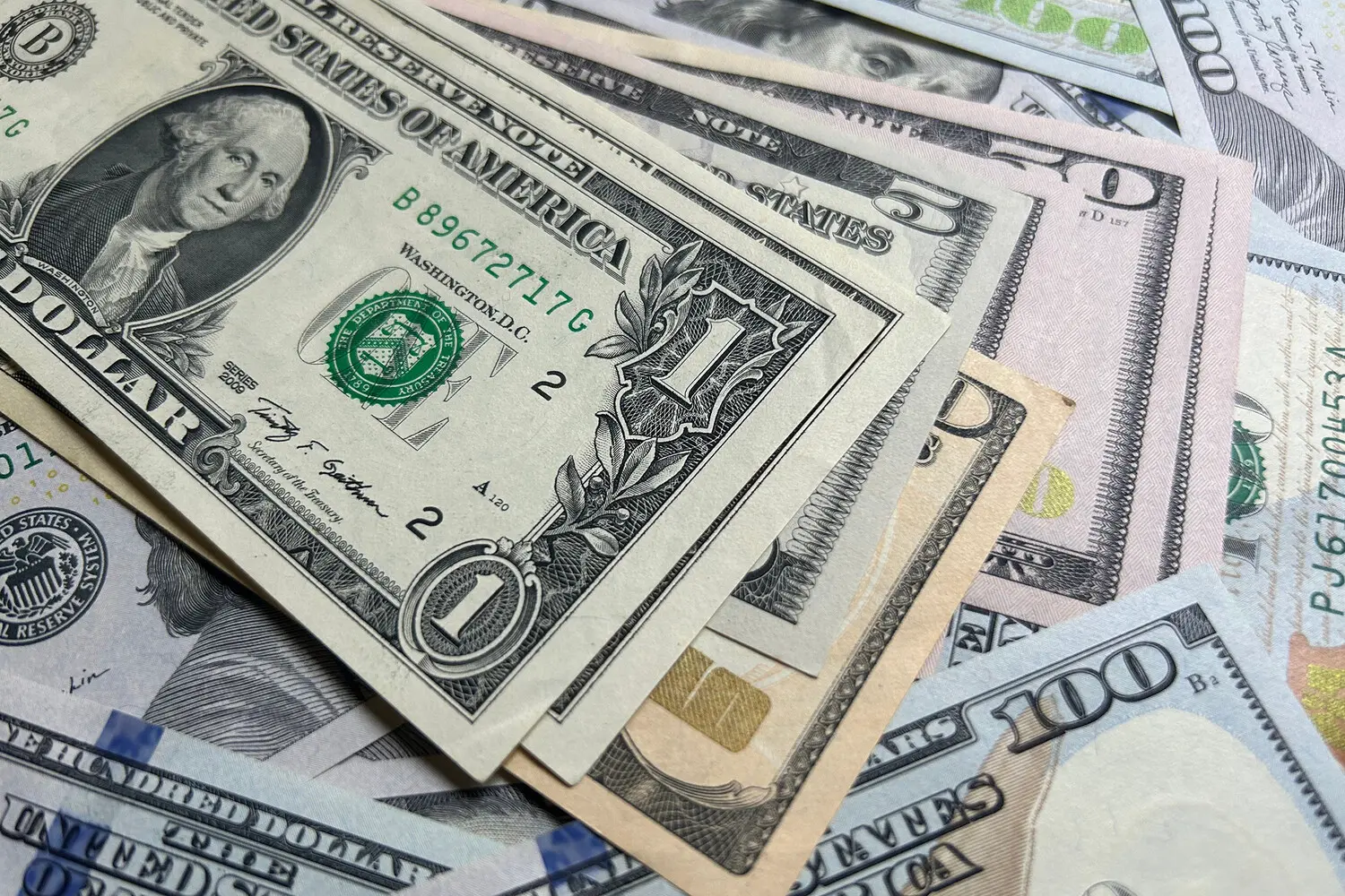 Morgan Stanley и МВФ прогнозируют значительное снижение доллара в 2025 году-0