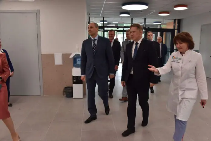 Михаил Мурашко и Денис Паслер подвели итоги обновления медицины в регионе-0